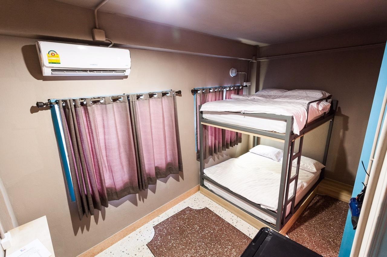 Stash Hostel Bangkok Exterior photo