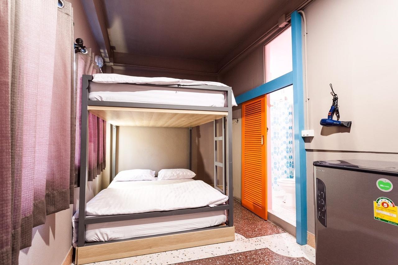 Stash Hostel Bangkok Exterior photo